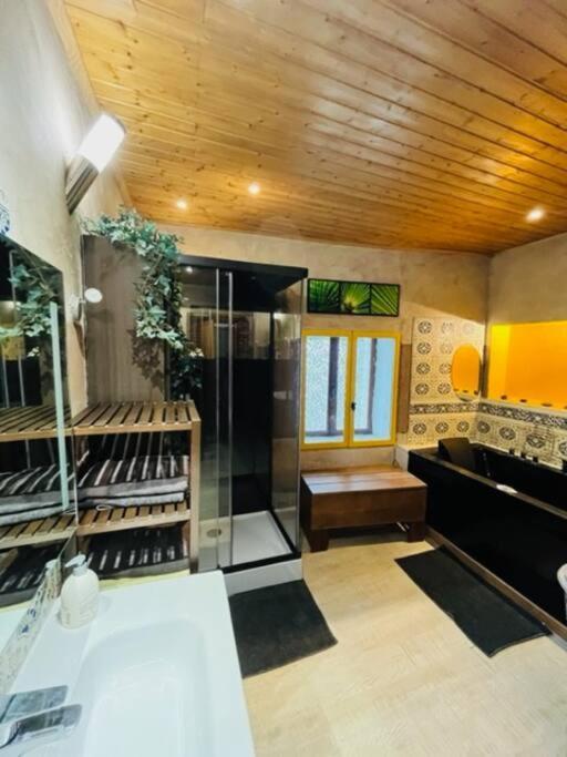 Maison De Village, Jacuzzi, Salle Cinema Valencin 외부 사진